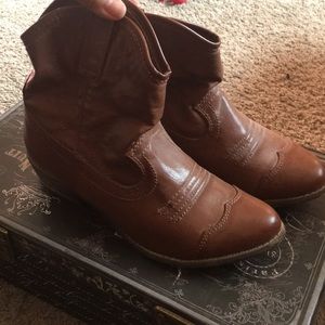 Cowgirl boots size 7